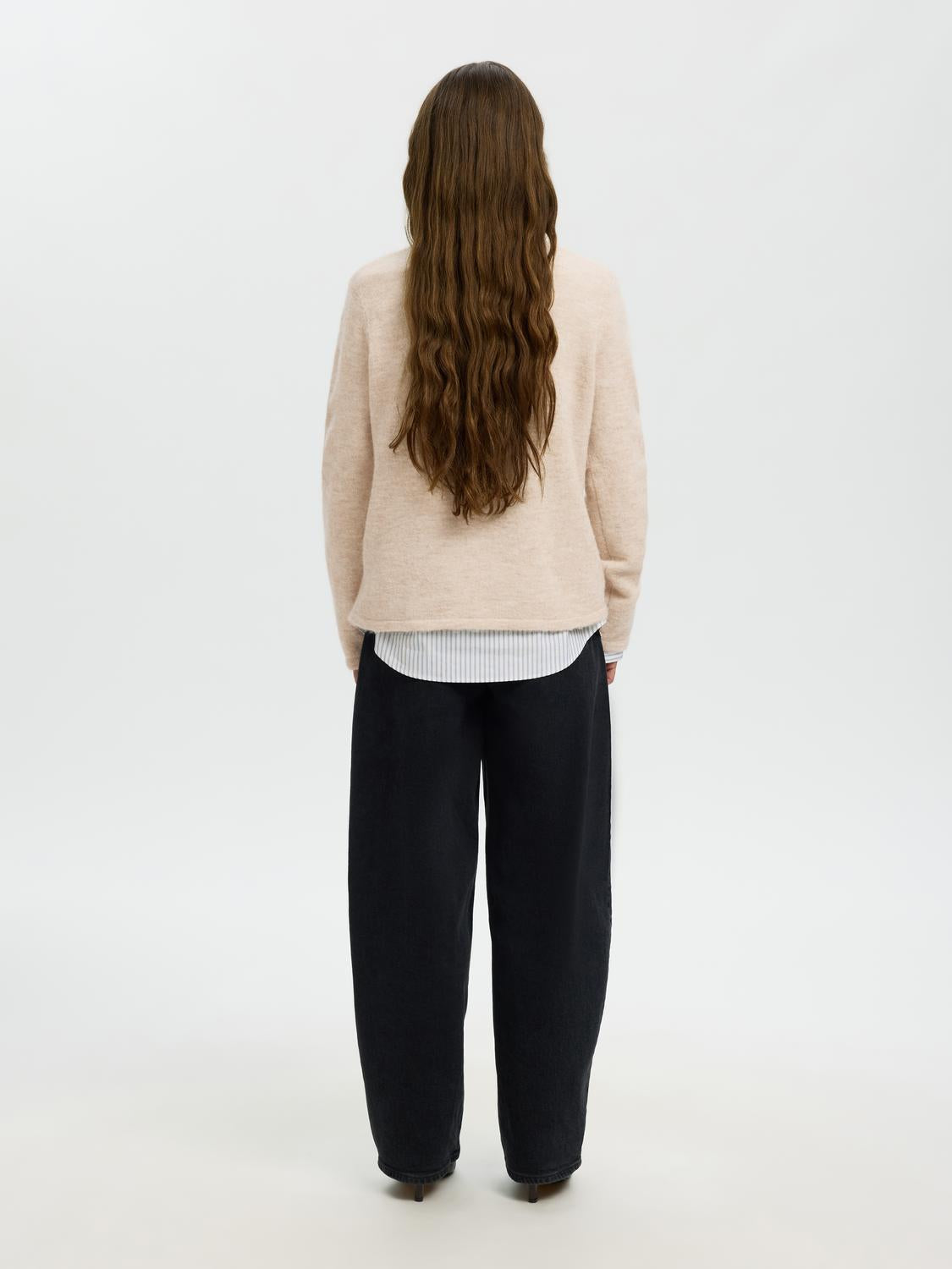 model_shot-back